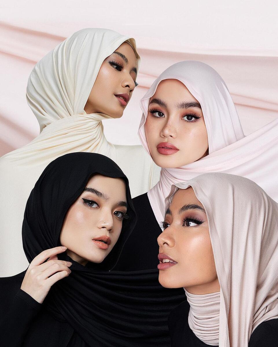 Auto-Glowing! 10 Rekomendasi Hijab yang Bikin OOTD Kamu Naik Kelas dalam Sekejap.