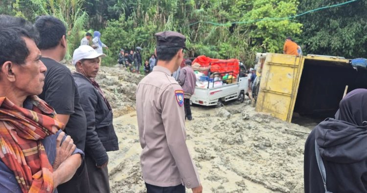 Longsor Alahan Panjang-Surian: Truk Terbalik di Lembah Gumanti