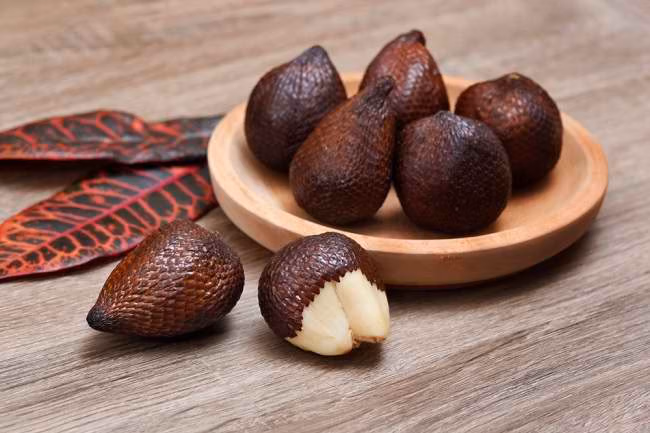 Salak Bukan Sekadar Buah! Ini Manfaat Ajaib untuk Bunda