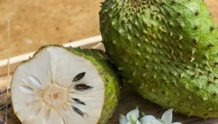 Buah “Ajaib” yang Terlupakan? Ini Khasiat Sirsak untuk Kesehatan Keluarga