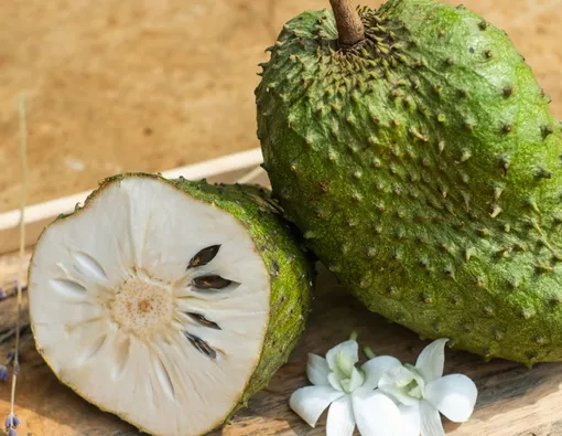 Buah "Ajaib" yang Terlupakan? Ini Khasiat Sirsak untuk Kesehatan Keluarga