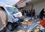 Rem Blong Maut: Mobil Tabrak Kios UMKM di Aren Jaya Hingga Kritis