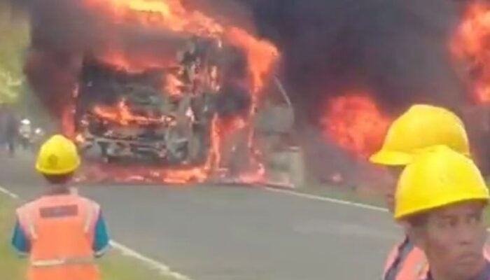 Tragedi Maut Bus ALS: Isak Tangis Keluarga Sambut Kepulangan Jenazah