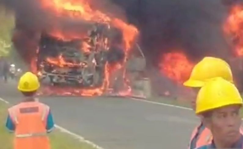 Tragedi Maut Bus ALS: Isak Tangis Keluarga Sambut Kepulangan Jenazah