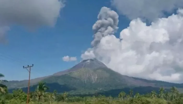 Gunung Lewotobi NTT Siaga: Aktivitas Geologi Meningkat Tajam Sepekan
