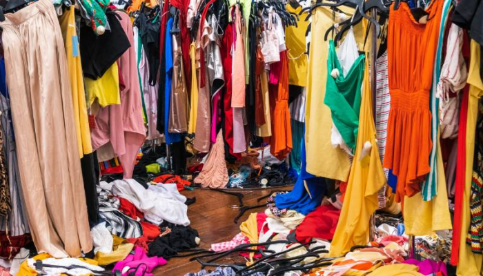 Thrifting vs Fast Fashion: Menelisik Dampak Sisi Psikologis