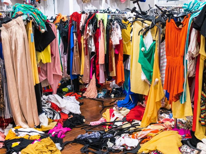 Thrifting vs Fast Fashion: Menelisik Dampak Sisi Psikologis