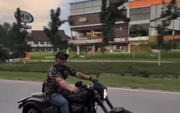 Ketua DPRD Kepri Iman Sutiawan Viral Akibat Kendarai Moge Tanpa Helm